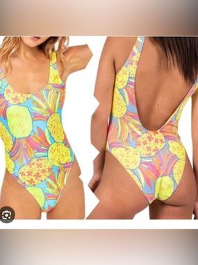 Chubbies Swimsuit One-Piece Size Medium
Neon Pineapple Print, Cheeky Cut